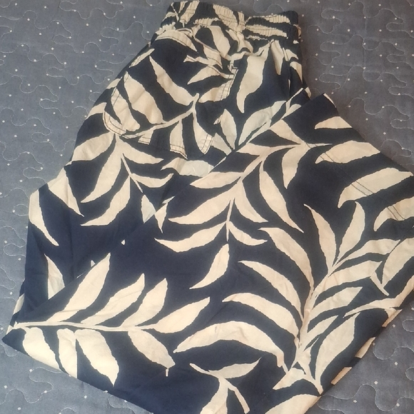 Democracy Blue and White Patterned Cargo Pants size 2 - Picture 1 of 7